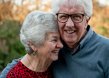 elderly-parents-hugging-and-smiling